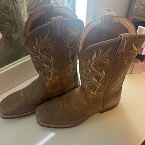 Embroidered Tan Heeled Boots